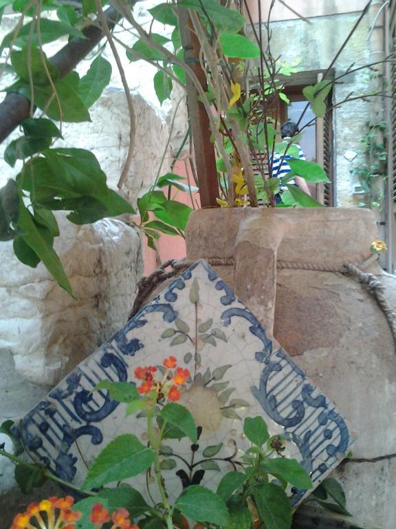 Il Cortile Fiorito Apartman Trapani Kültér fotó