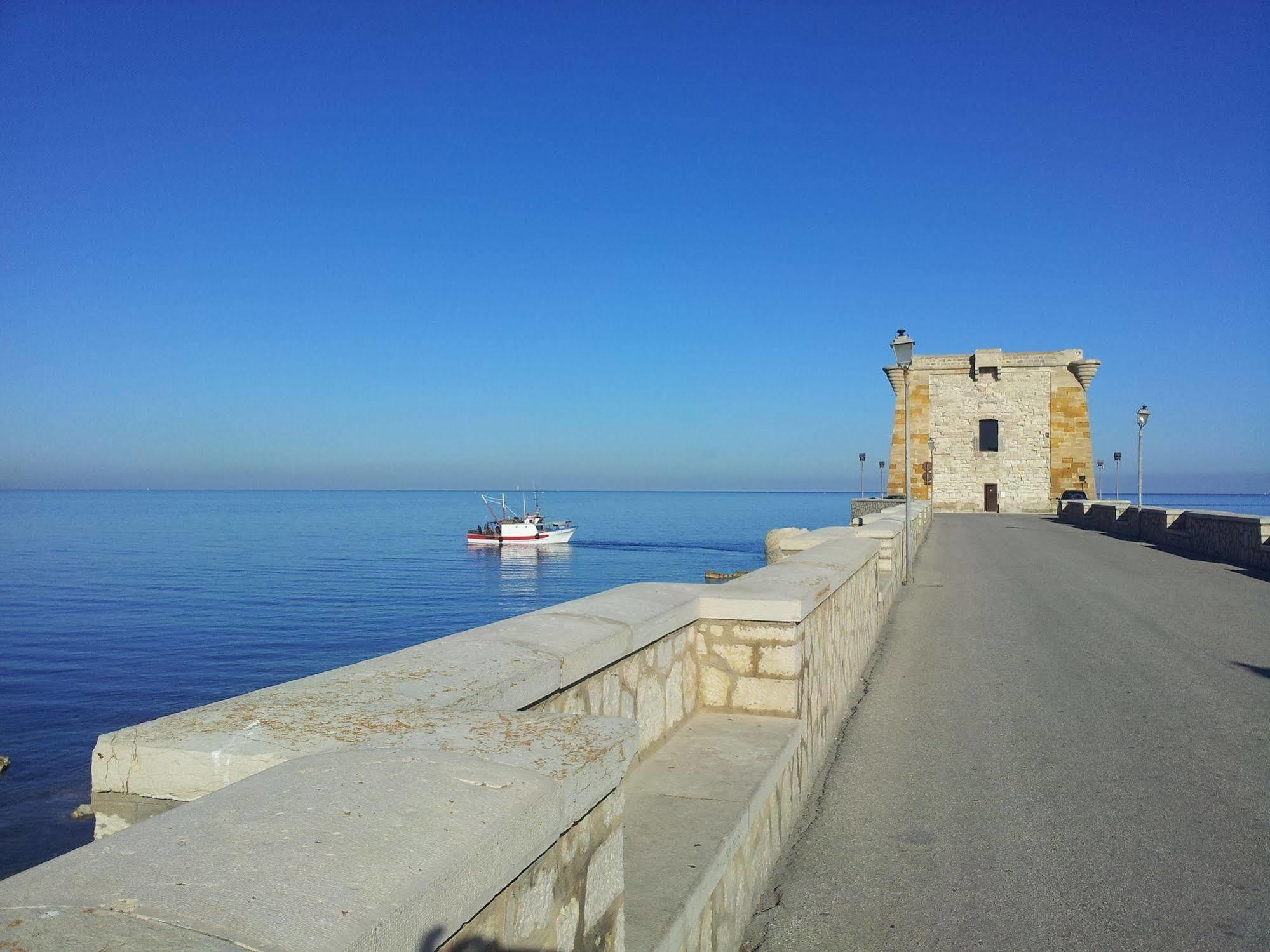 Il Cortile Fiorito Apartman Trapani Kültér fotó